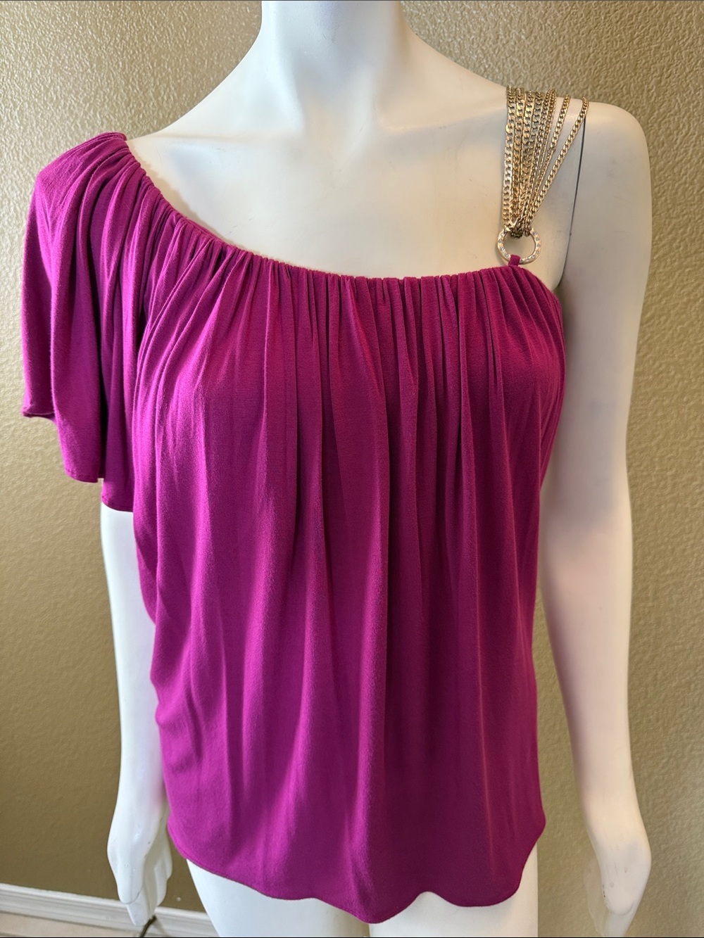 Y2K Sky Magenta One-Shoulder Top with Gold Chain Strap
